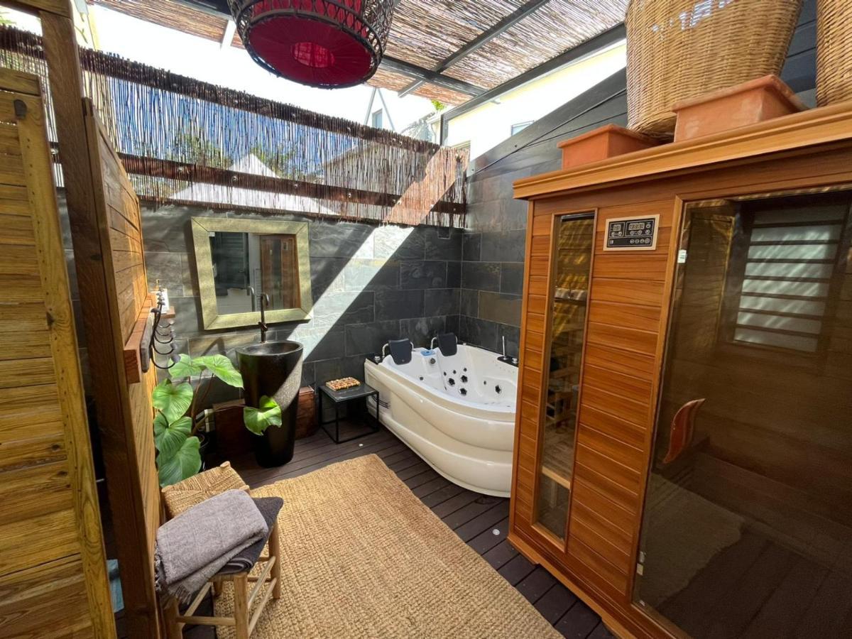 Villa Latrille - Piscine - Sauna - Jacuzzi La Saline Le Bains Kültér fotó
